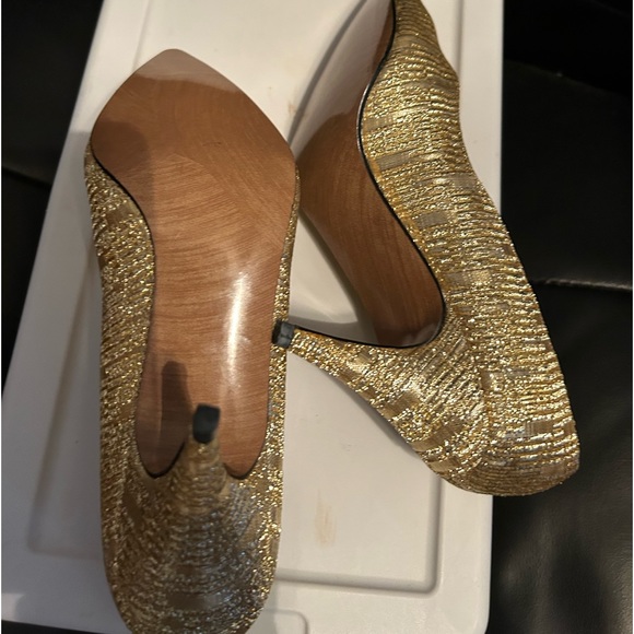 Heels - Picture 2 of 9